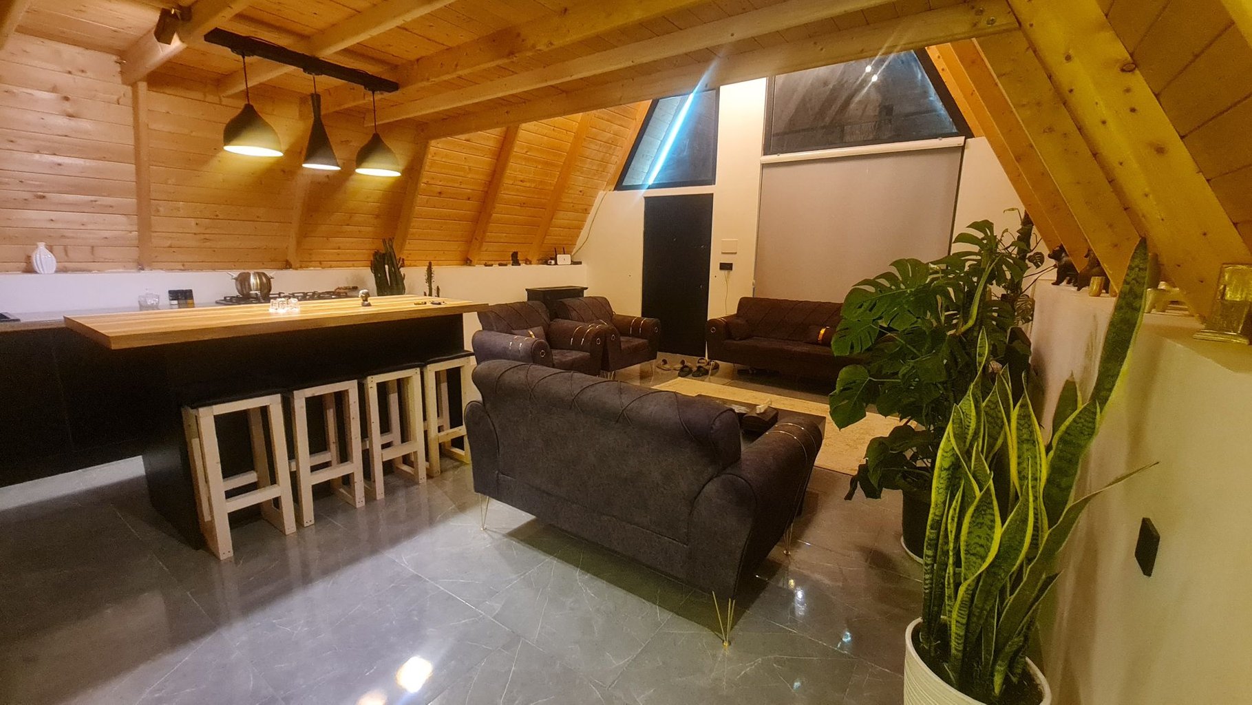 کلبه دوخوابه استخردار سوئیسی شهسواری