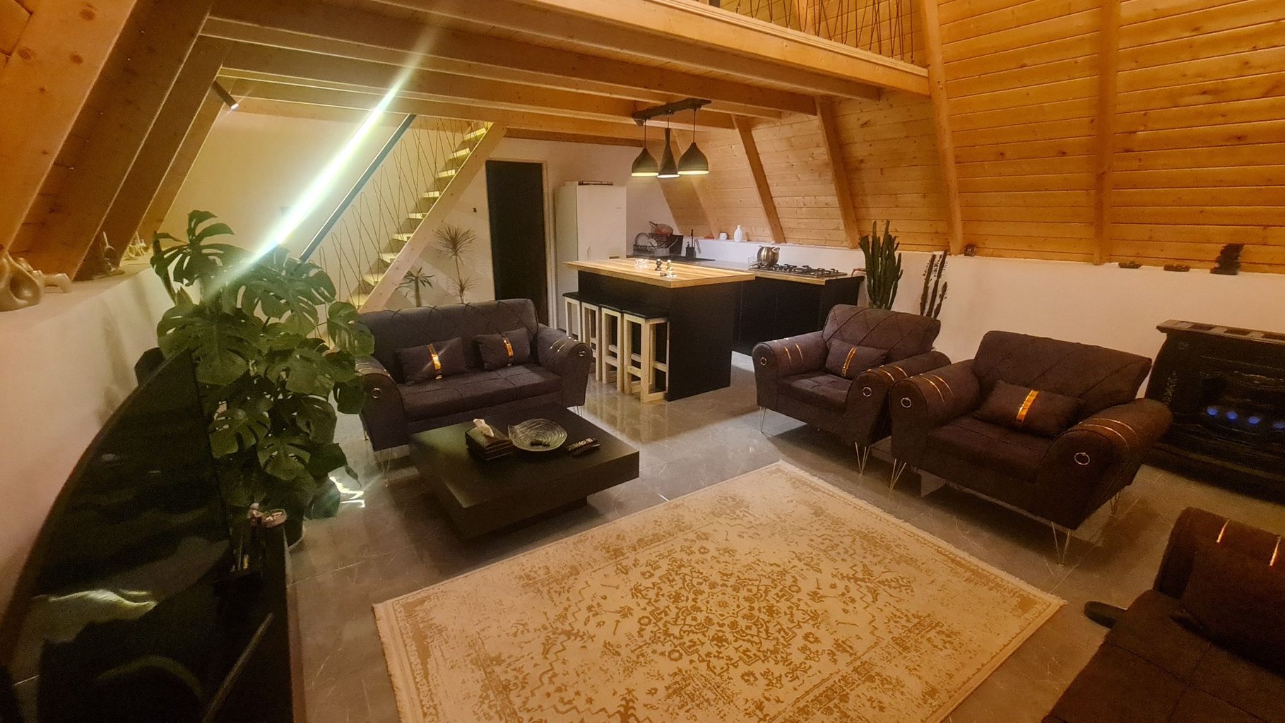 کلبه دوخوابه استخردار سوئیسی شهسواری