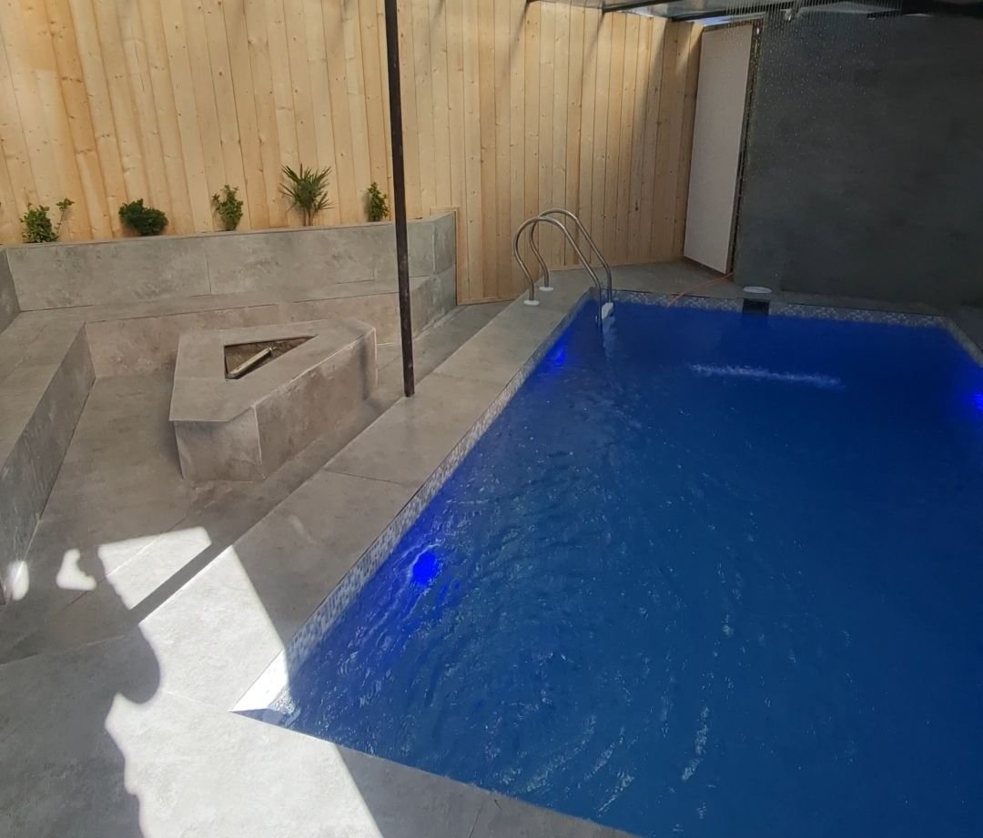 کلبه کلبه دوخوابه استخرابگرم سوئیسی شهسواری