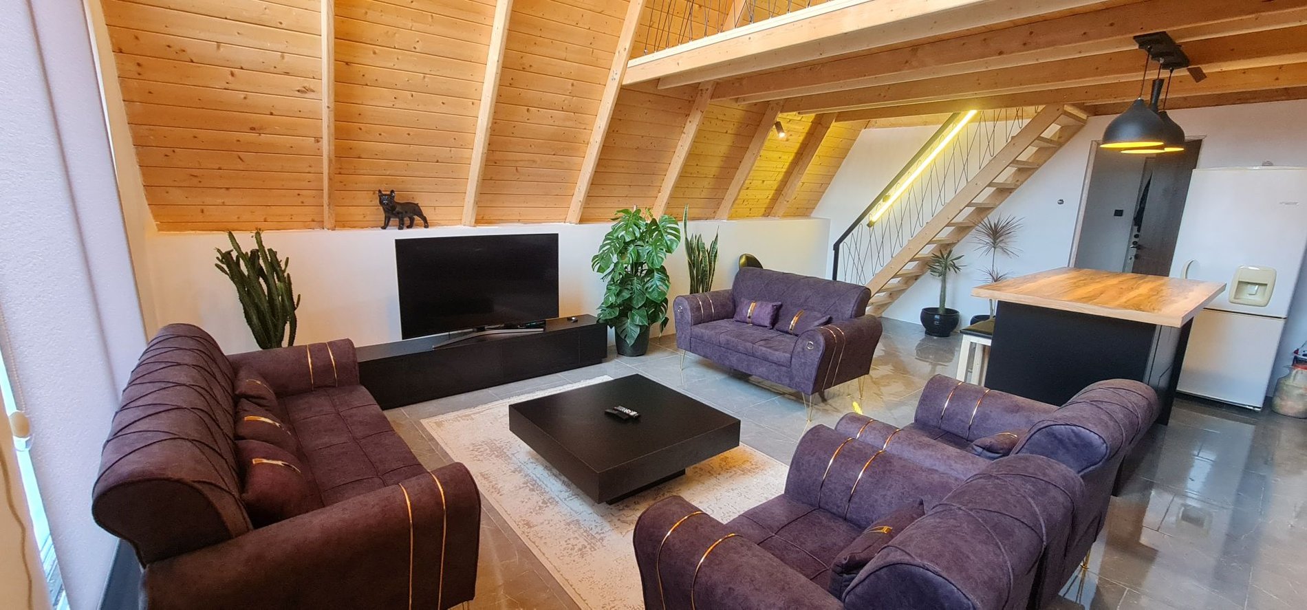 کلبه دوخوابه استخردار سوئیسی شهسواری