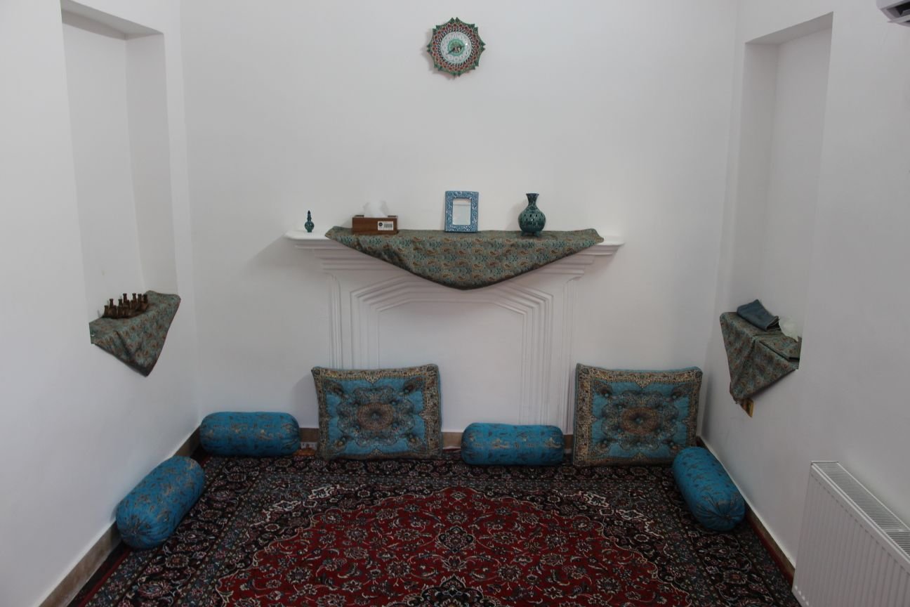 بوم گردی عمارت گلابگیر  - واحد 4 ارسی