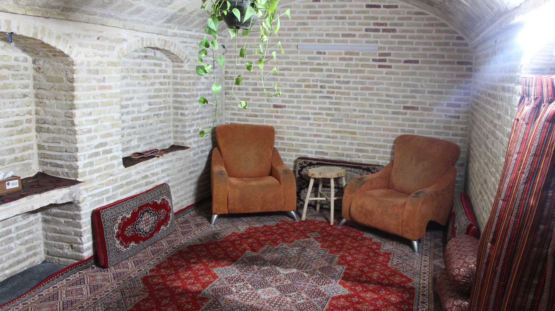 بومگردی عمارت  گلابگیر - واحد 8 گلاب