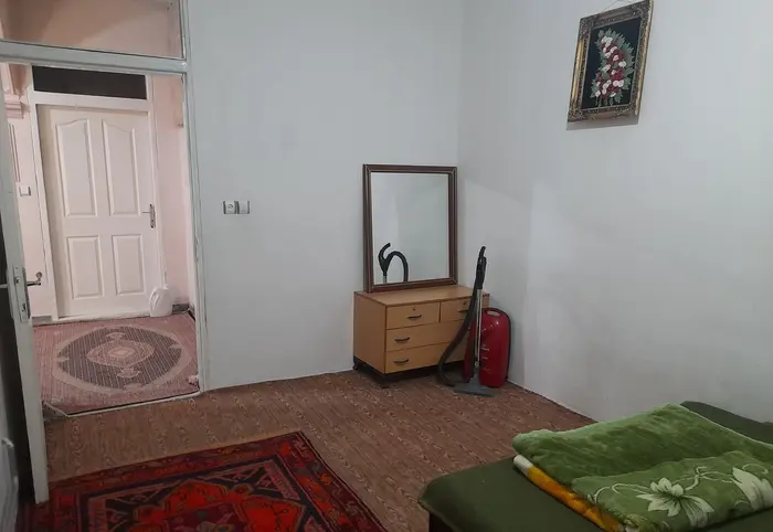 مبله تک خوابه ایثار نزدیک شورابیل - اتاق خواب ۱