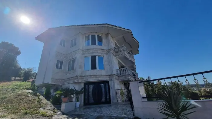 ویلا دوخوابه جنگلی چالی - نمای ساختمان