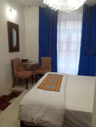 اقامتگاه سنتی هتل  نبوی - هتل نبوی - واحد گل افشان