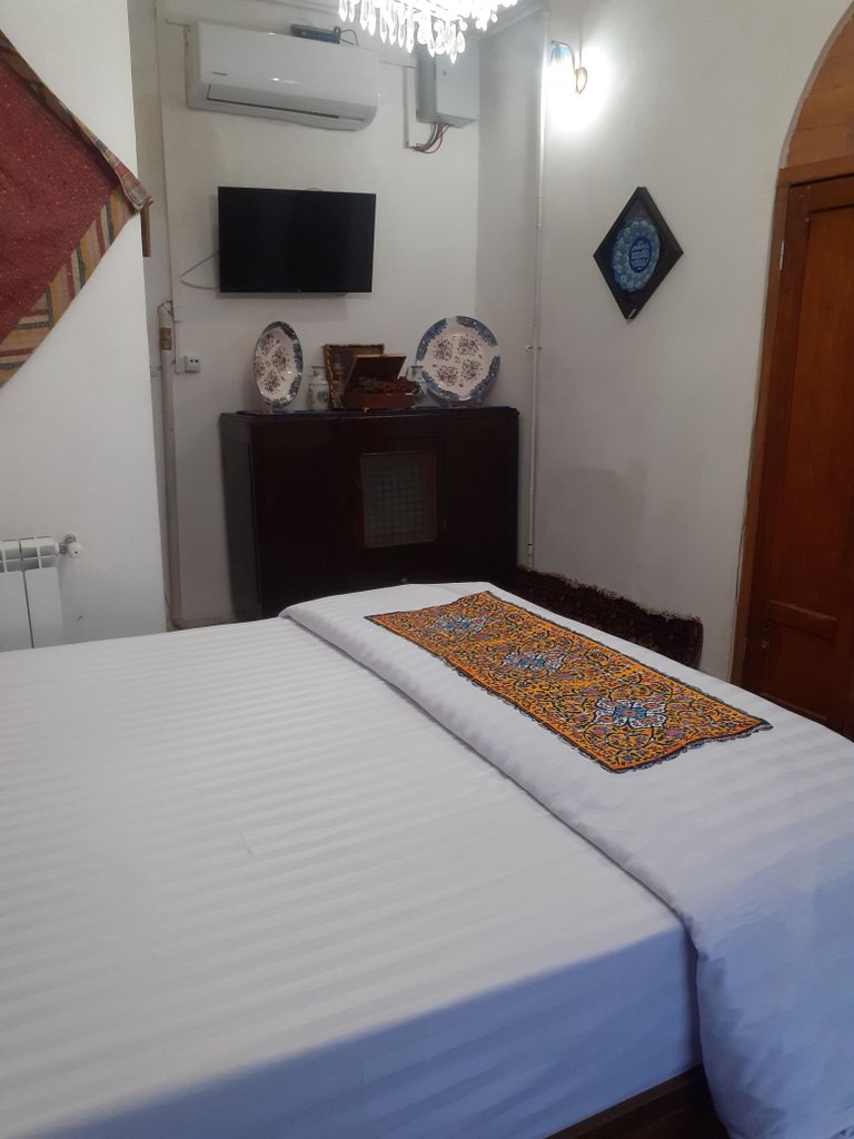 اقامتگاه سنتی هتل  نبوی - هتل نبوی - واحد گل افشان