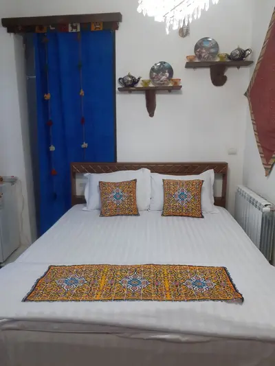 اقامتگاه سنتی هتل  نبوی - هتل نبوی - واحد گل افشان