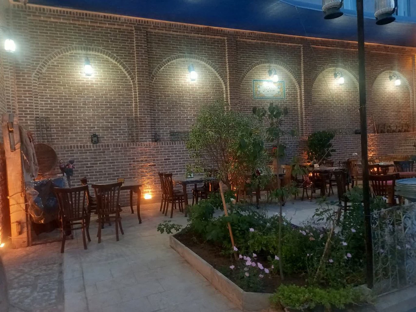 اقامتگاه سنتی خانه تاریخی نبوی - واحد فیروزه