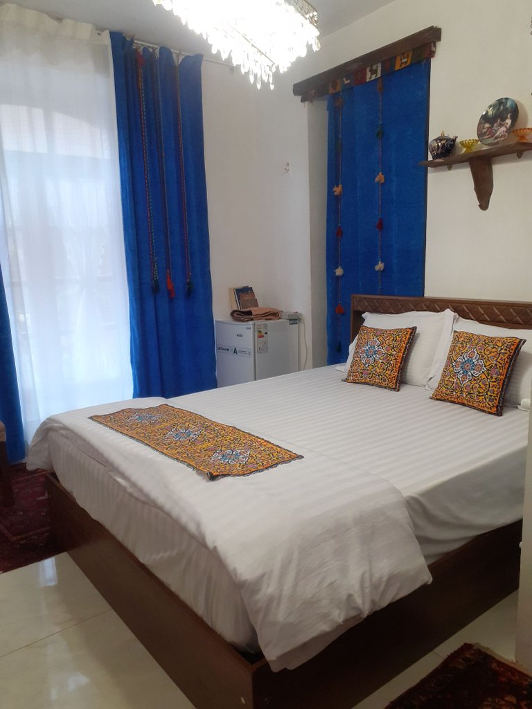 اقامتگاه سنتی هتل  نبوی - هتل نبوی - واحد گل افشان