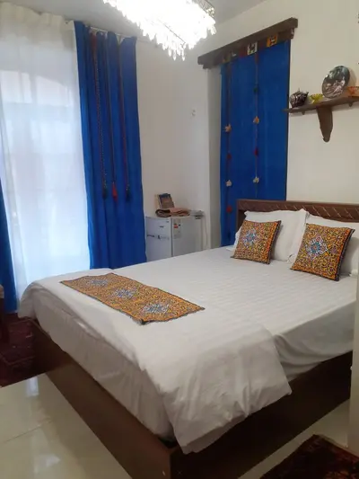 اقامتگاه سنتی هتل  نبوی - هتل نبوی - واحد گل افشان