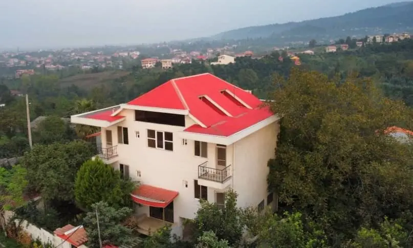 ویلا دوخوابه جنگلی بازنشین - نما جلو