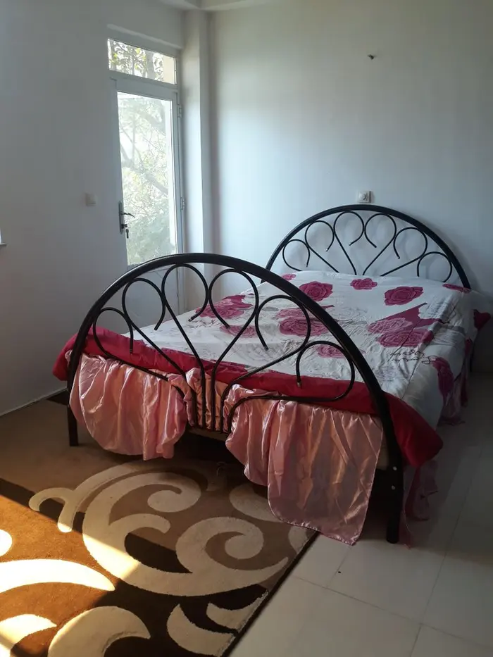 ویلا دوخوابه جنگلی بازنشین - تخت خواب دو نفره