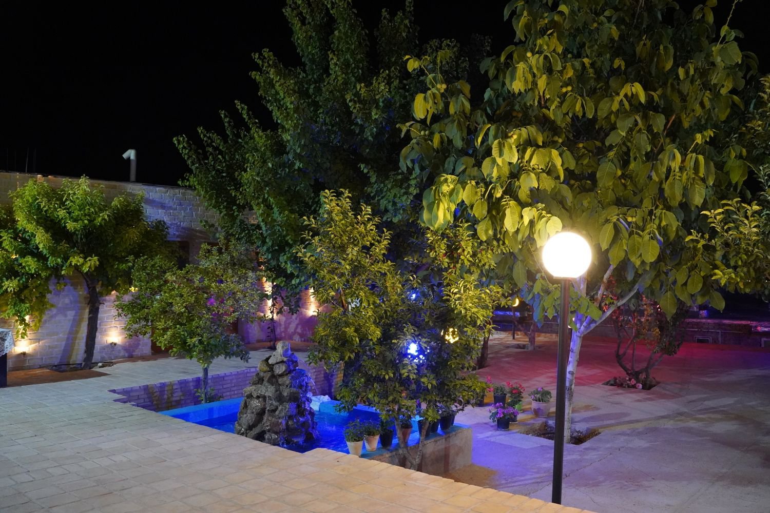 بومگردی خونه ایوونی - واحد قالی