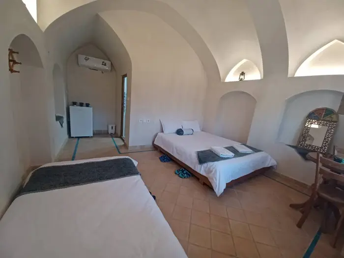 اقامتگاه سنتی سرای طاق چشمه - واحد ملک شاد