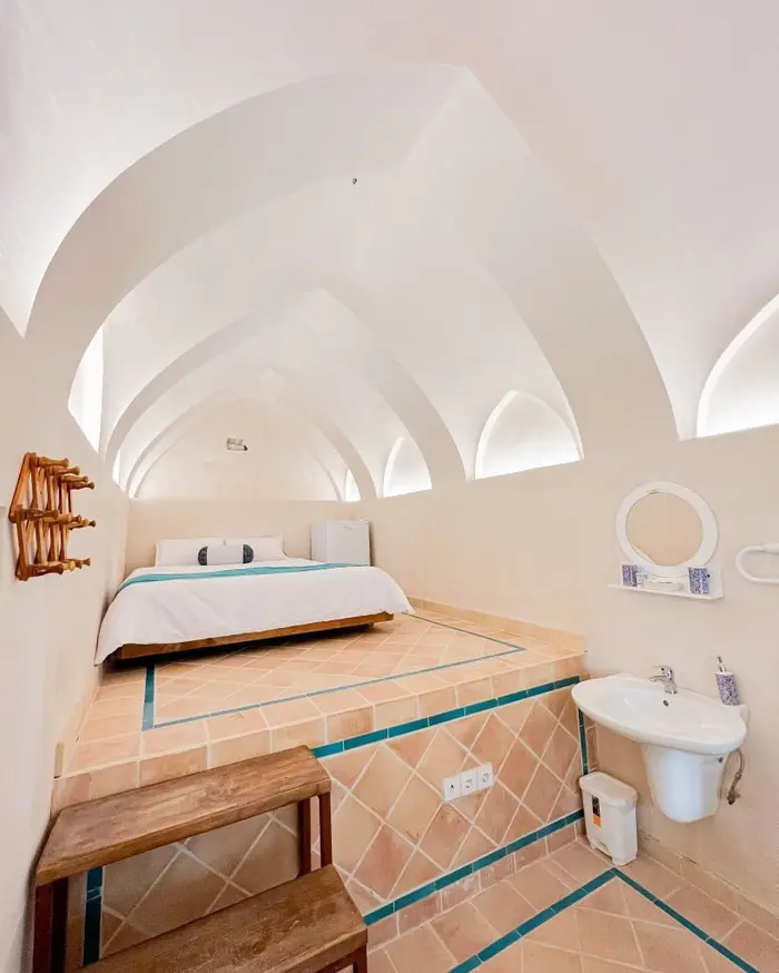 اقامتگاه سنتی سرای طاق چشمه - واحد لاله