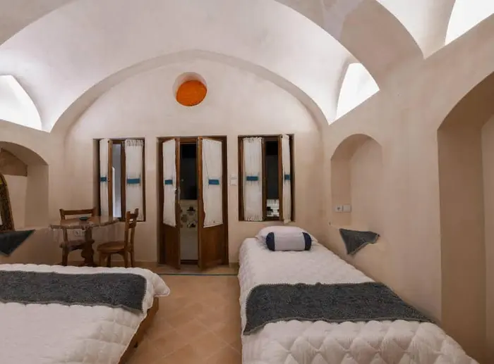 اقامتگاه سنتی سرای طاق چشمه - واحد ملک شاد