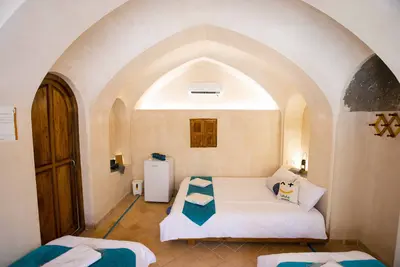 اقامتگاه سنتی سرای طاق چشمه - واحد همدم