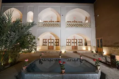 اقامتگاه سنتی سرای طاق چشمه - واحد لاله