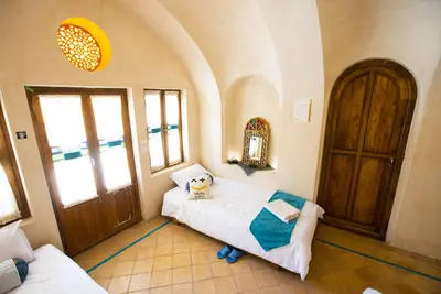 اقامتگاه سنتی سرای طاق چشمه - واحد همدم