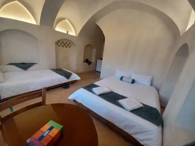 اقامتگاه سنتی سرای طاق چشمه - واحد ملک شاد