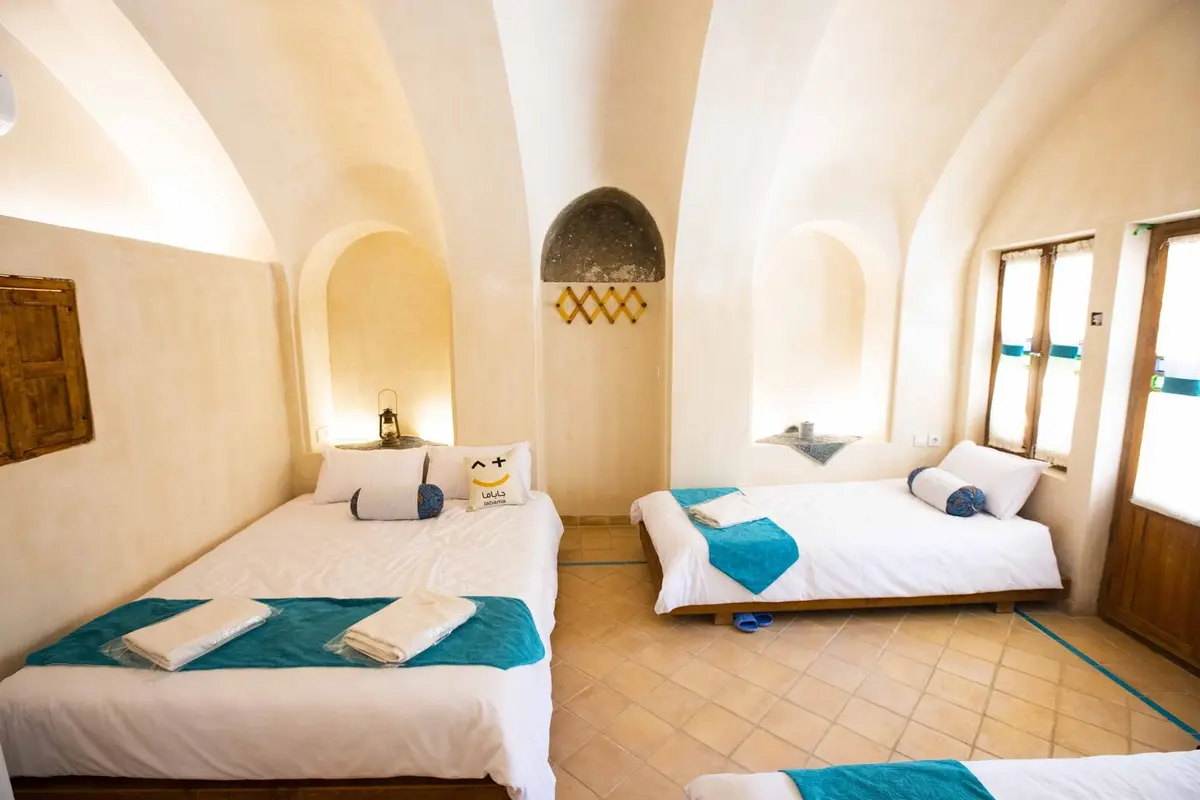 اقامتگاه سنتی سرای طاق چشمه - واحد همدم -    