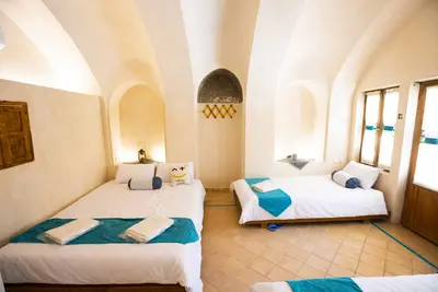 اقامتگاه سنتی سرای طاق چشمه - واحد همدم