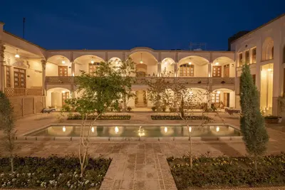 اقامتگاه سنتی عمارت محمودیه - واحد ۲۰۵ سنبل