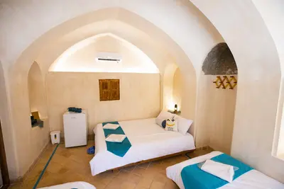 اقامتگاه سنتی سرای طاق چشمه - واحد همدم