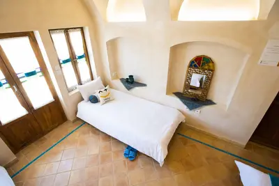 اقامتگاه سنتی سرای طاق چشمه - واحد ثریا