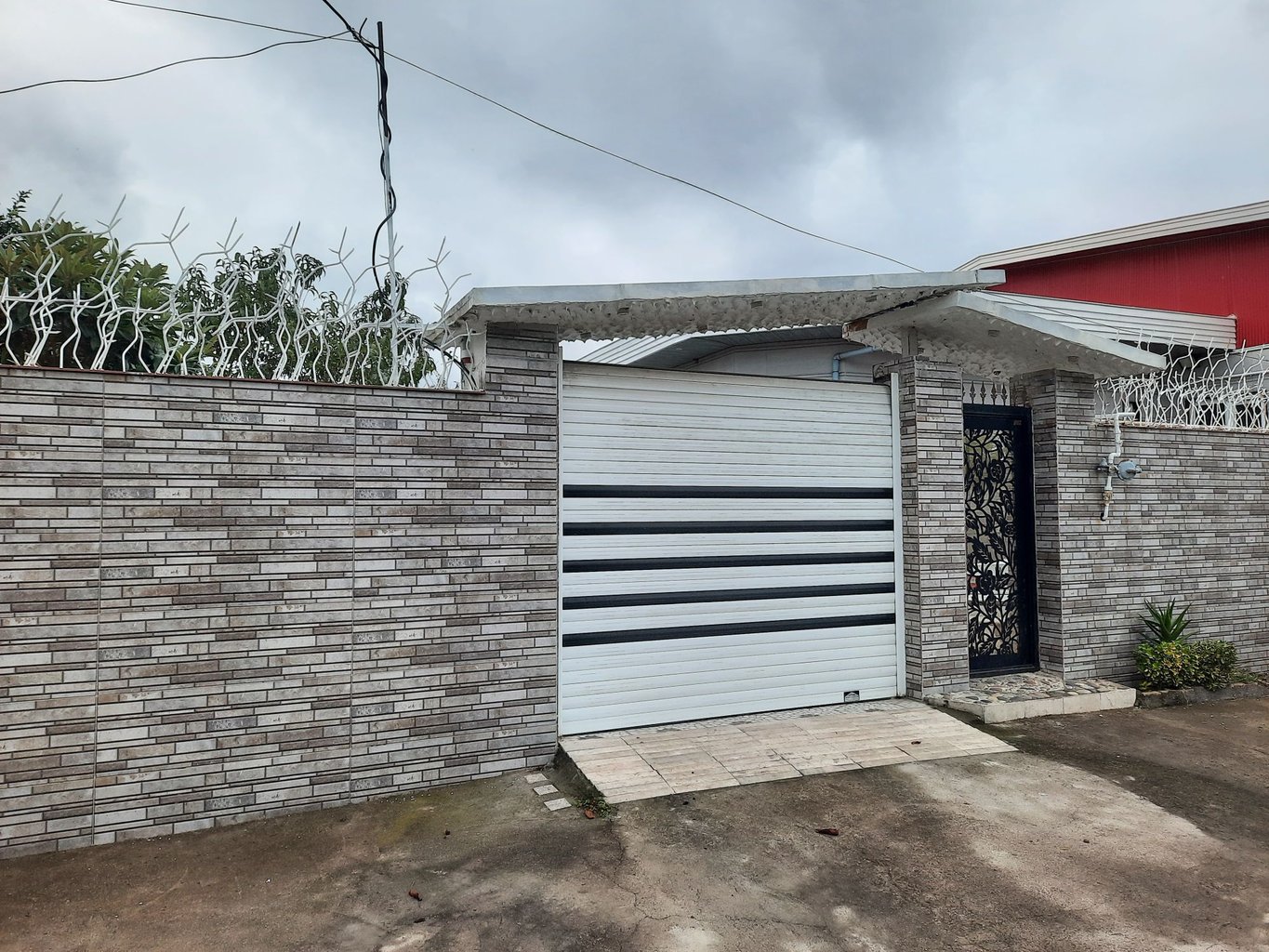 ویلا دوخوابه تی تی باران 2 - ورودی اقامتگاه