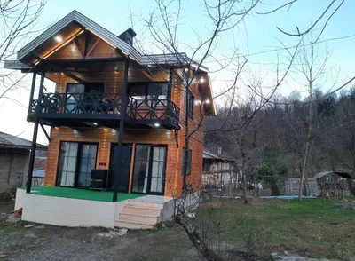 کلبه دوخوابه جکوزی دار جنگلی سینا