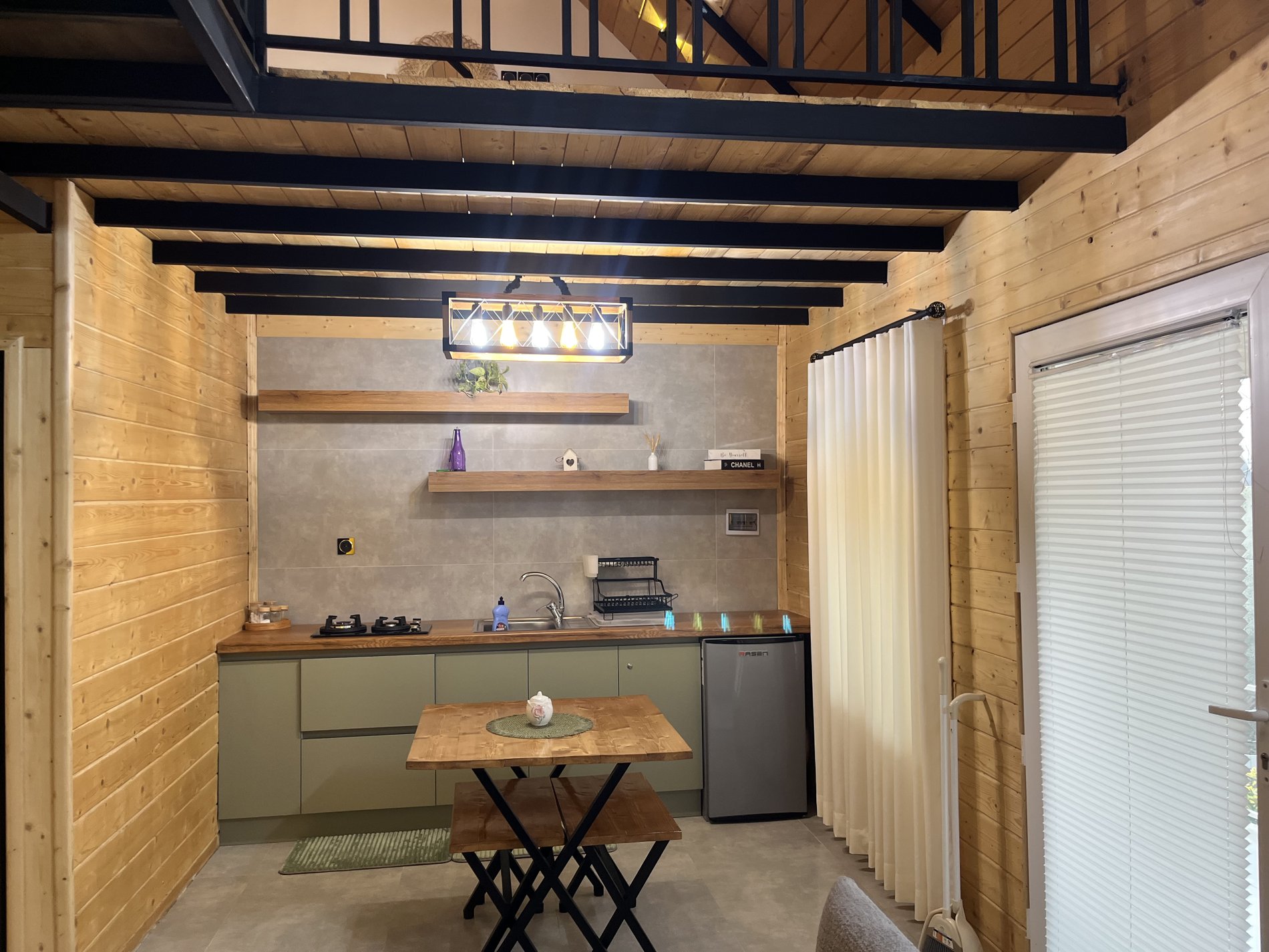 کلبه یک خوابه جکوزی دار نونا