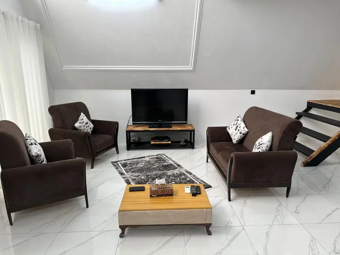 کلبه دوخوابه سوئیسی تیروم