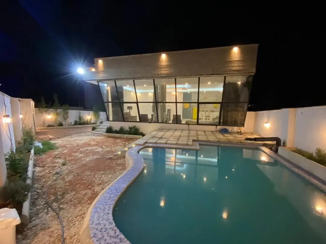 ویلا یک خوابه جابان - استخر حیاط نما