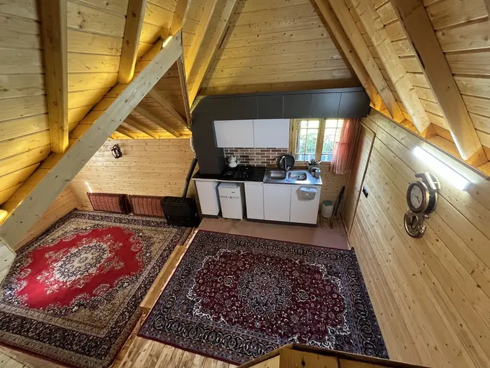 کلبه دوخوابه جنگلی چهل‌ستون