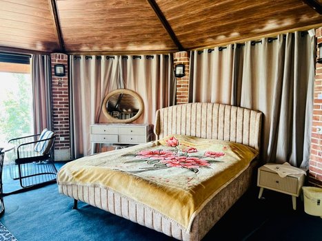 کلبه فلت شیشه ای لونا