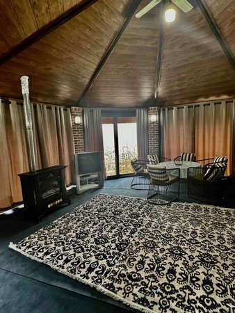 کلبه فلت شیشه ای لونا - پذیرایی