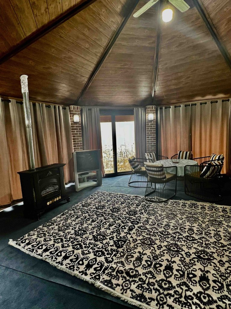 کلبه فلت شیشه ای لونا - پذیرایی