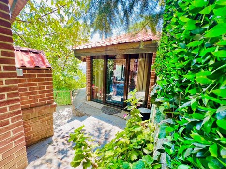 کلبه فلت شیشه ای لونا