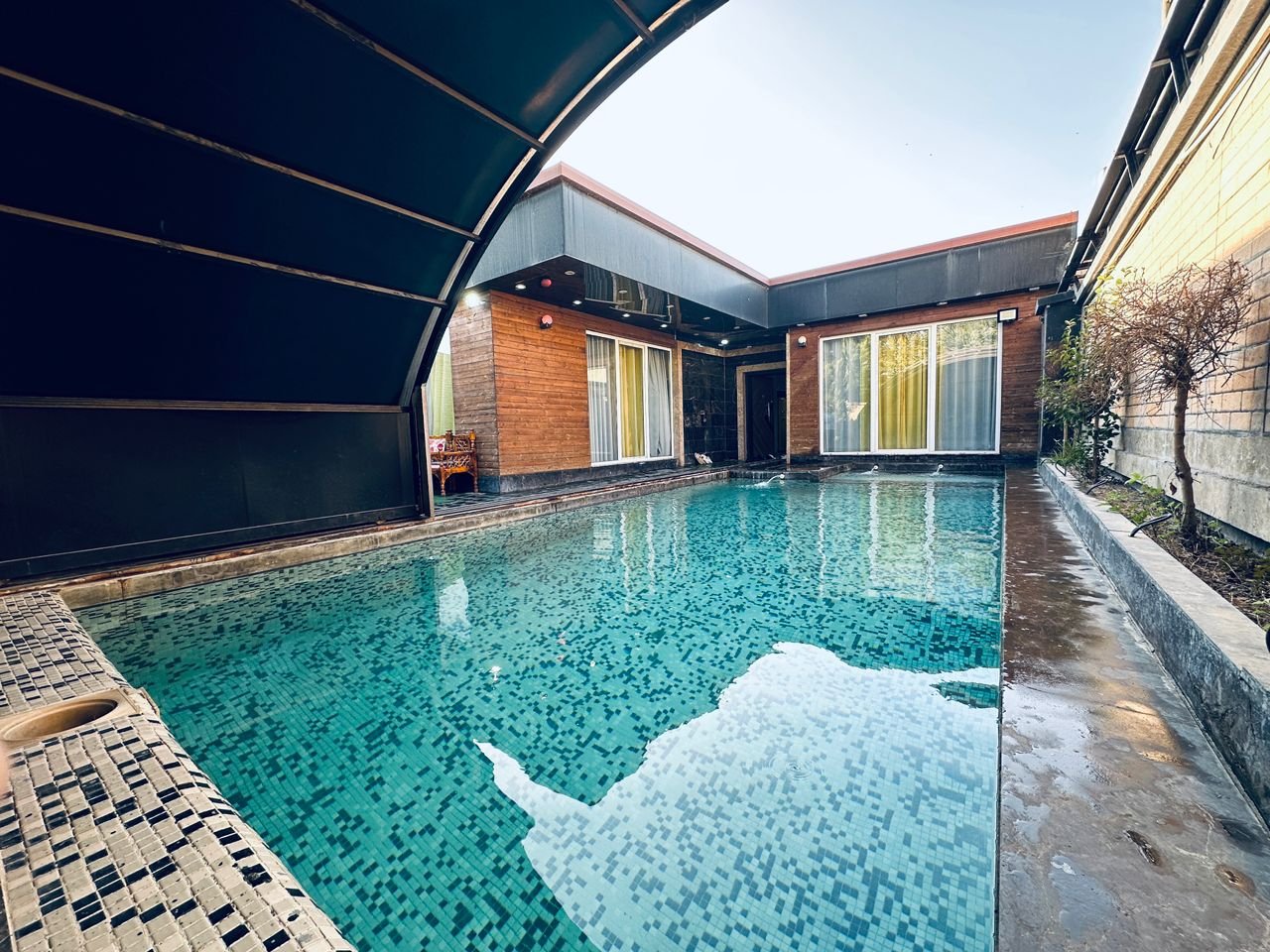 ویلا دوخوابه استخردار آبگرم رویسا