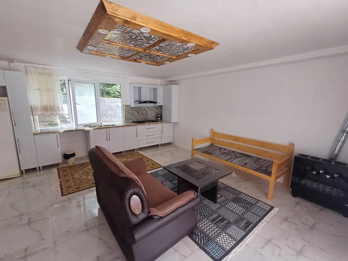 سوئیت یک خوابه لب روخانه مکا