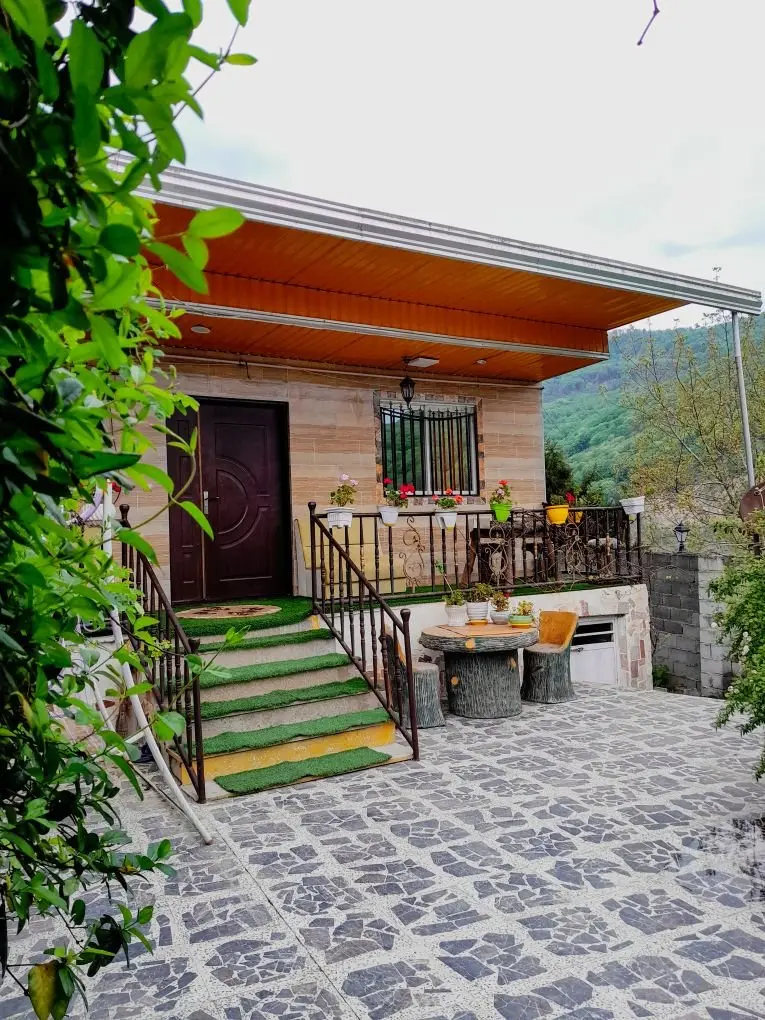 ویلا یک خوابه جنگلی الماس جوارم - محیط آرام با حیاط تاب دو نفره و باربیکیو و میز و صندلی