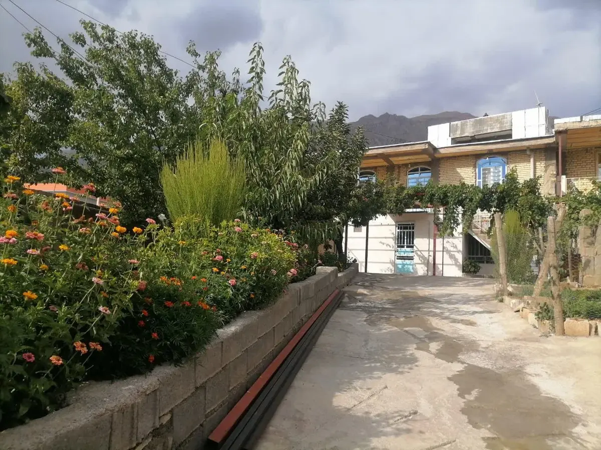 ویلا یک خوابه دنا 3 - حیاط و نما ساختمان