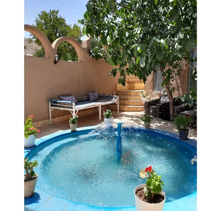 بوم گردی شمعدونی برزک - واحد توت سفید