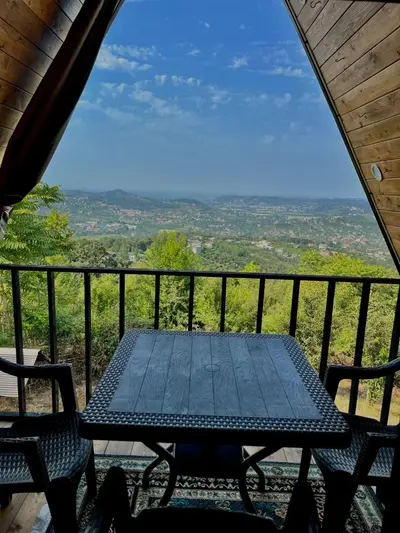 کلبه یک خوابه سوئیسی چشمه کنار