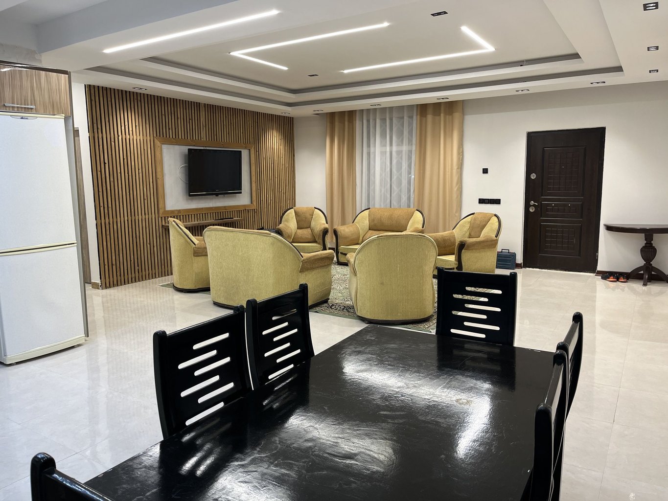 ویلا دوخوابه استخردار آبگرم باغ ناز - سالن