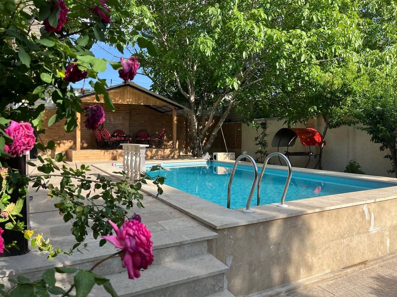 ویلا دوخوابه استخردار آبگرم باغ ناز