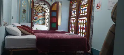 اقامتگاه سنتی ملک تاج - واحد شاهنشین