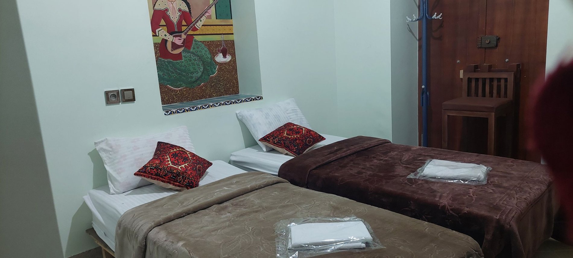 اقامتگاه سنتی ملک تاج - واحد هشتی - تخت اتاق