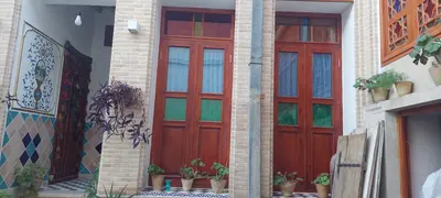 اقامتگاه سنتی ملک تاج - واحد سه دری